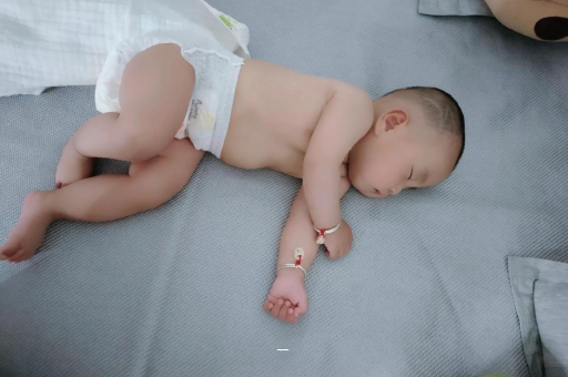 毕节宝宝先长上牙还是下牙