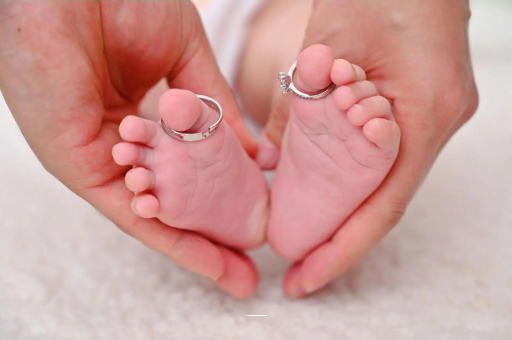 毕节怀孕肚子一边高一边低